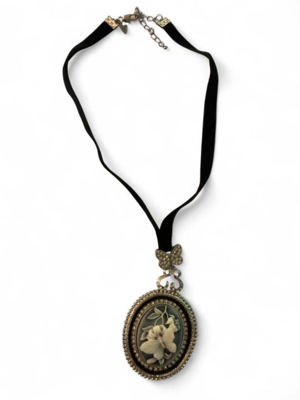 Black velvet goth ribbon necklace
